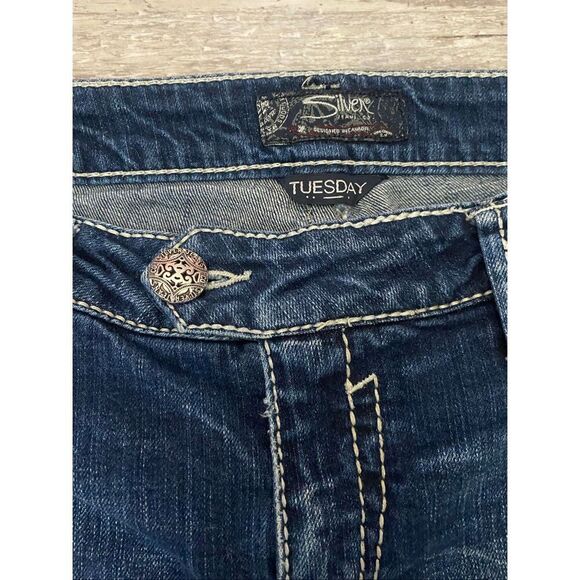 Silver Tuesday Mid Rise Capri Jeans Embroidered Pockets Women’s Sz 16 - Picture 5 of 8